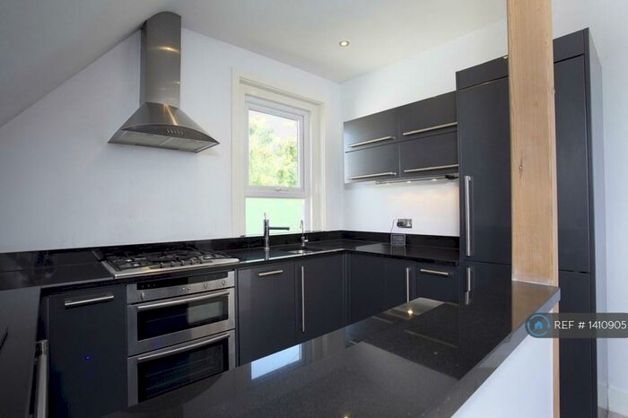 2 Bedroom Flat To Rent In Epsom Road, Guildford, GU1