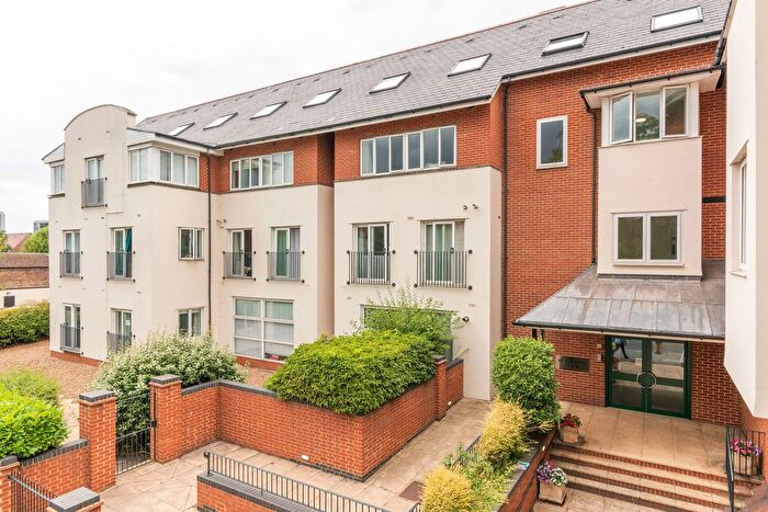 2 Bedroom Flat To Rent In Church Street, Walton-On-Thames, KT12