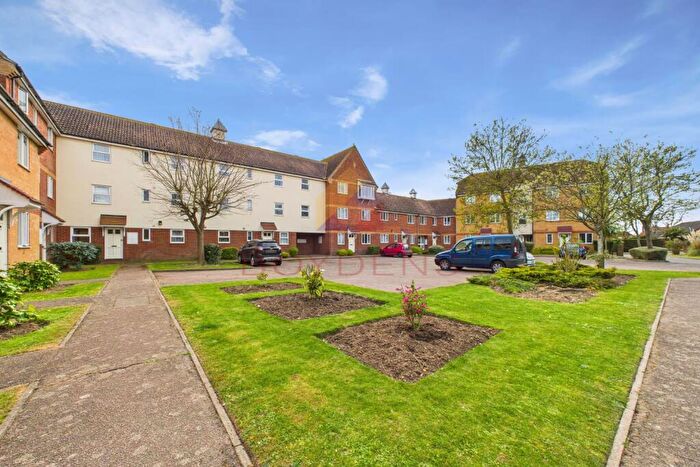 2 Bedroom Flat For Sale In Marina Point, Clacton On Sea, CO15