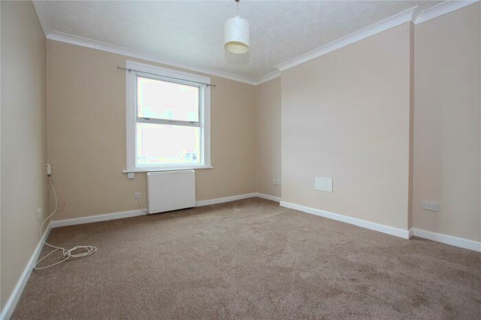 2 Bedroom Flat To Rent In Crescent Road, Worthing, West Sussex, BN11