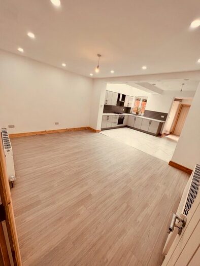 6 Bedroom End Of Terrace House To Rent In Dudley Road, Oldbury, B69