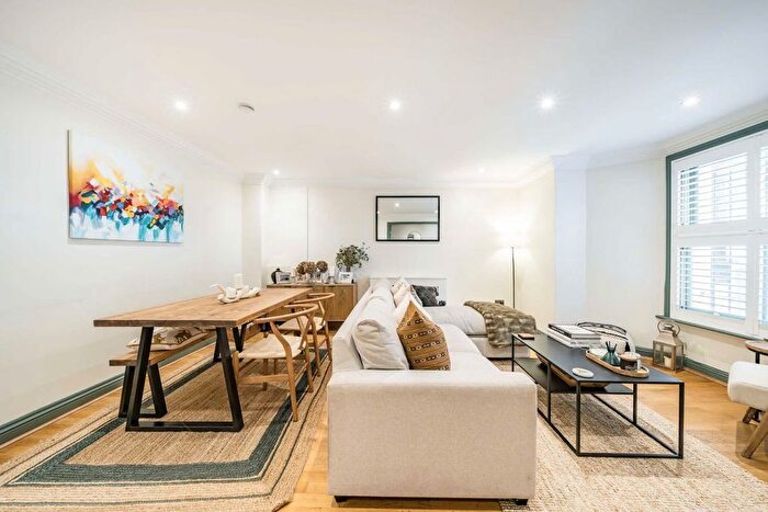 2 Bedroom Flat For Sale In Kings Road, Chelsea, SW10