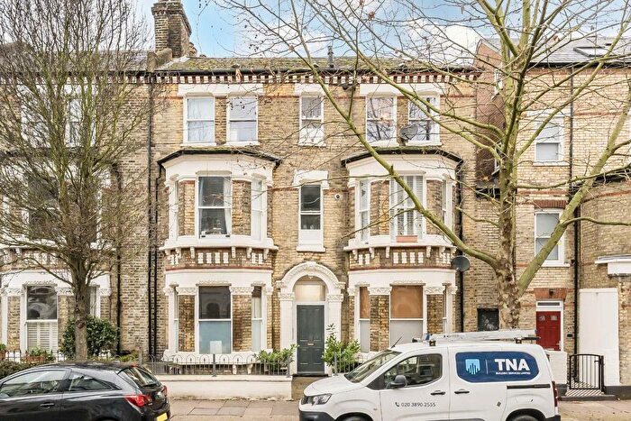 2 Bedroom Flat To Rent In Strathblaine Road, London, SW11