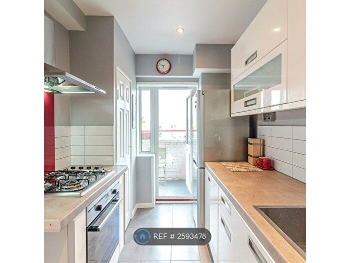 1 Bedroom Flat To Rent In Cross Court, London, SE5