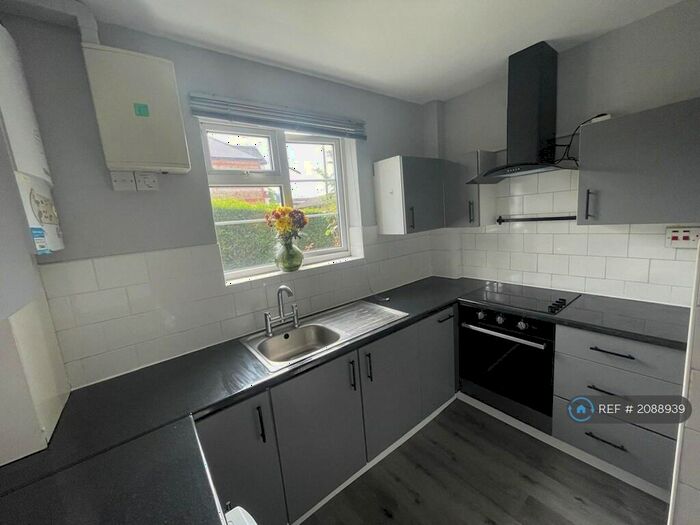 2 Bedroom Flat To Rent In Hampden Court, Muswell Hill, London, N10