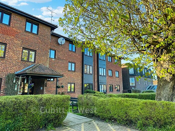 1 Bedroom Flat For Sale In Brighton Road, Crawley, West Sussex, RH11
