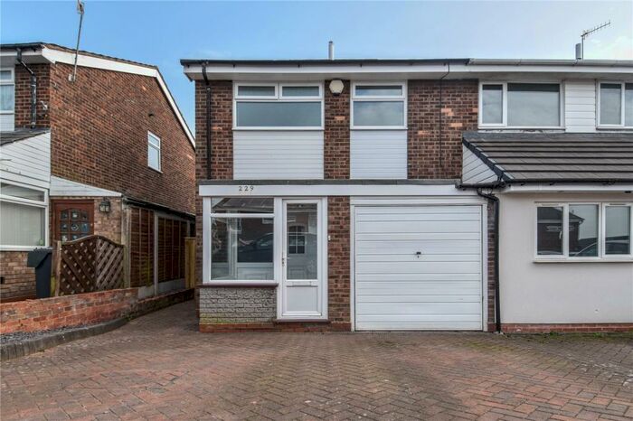 3 Bedroom House To Rent In Pennine Road, Bromsgrove, B61