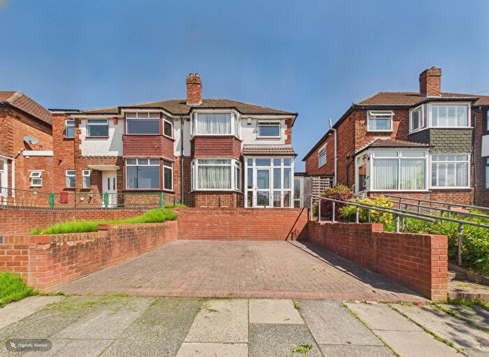 3 Bedroom Semi-Detached House For Sale In Mildenhall Road, Great Barr, Birmingham, B42