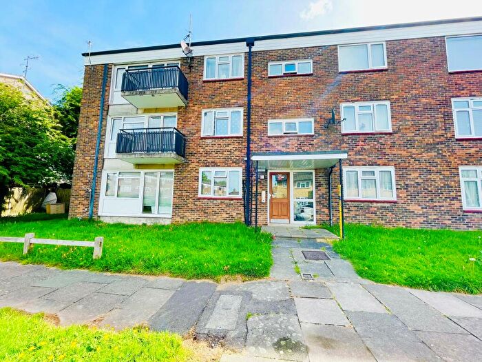2 Bedroom Flat To Rent In Furnace Green, RH10