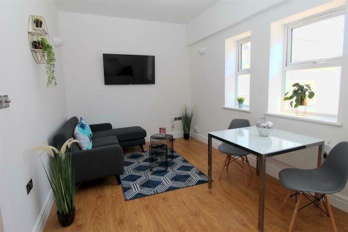 2 Bedroom Flat To Rent In Monthermer Road, Cathays, Cardiff, CF24