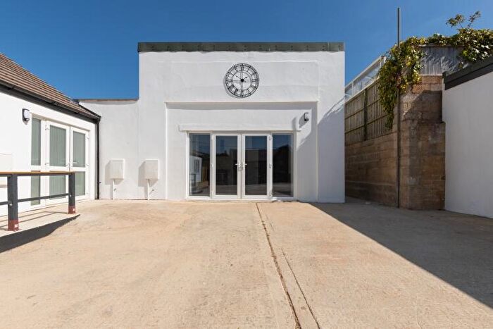 2 Bedroom Apartment To Rent In New Yatt Road, North Leigh, OX29