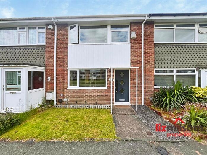 3 Bedroom Town House For Sale In Oversetts Court, Swadlincote, DE11