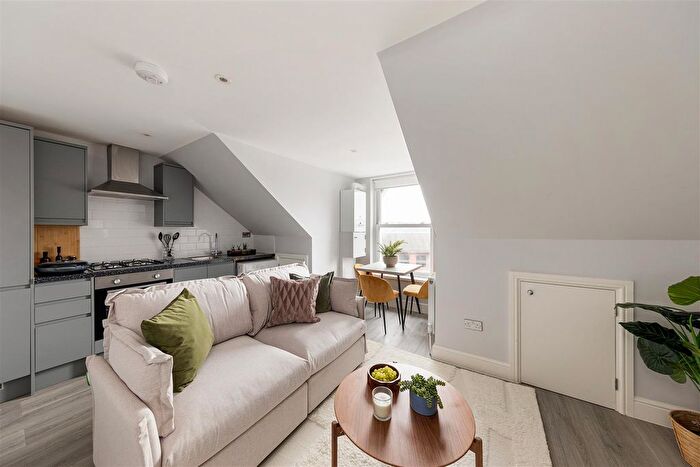 1 Bedroom Flat For Sale In Hoe Street, Walthamstow, E17