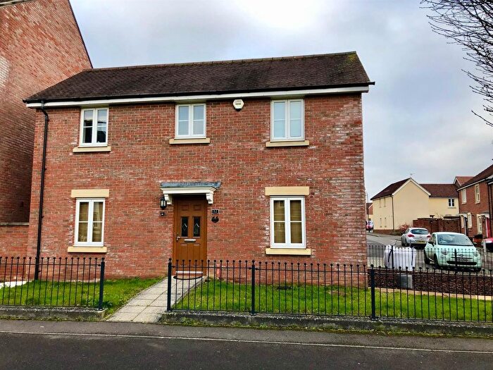 3 Bedroom Detached House To Rent In Redhouse Gardens, Swindon, SN25