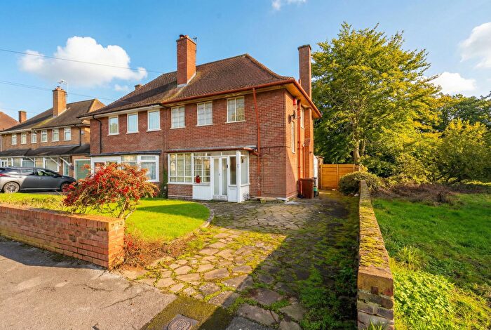 3 Bedroom Semi-Detached House For Sale In Elmdon Park Road, Solihull, B92