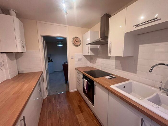 2 Bedroom Semi-Detached Bungalow For Sale In Derwent Way, Newark, Nottinghamshire, NG24