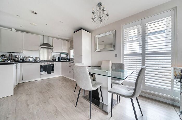2 Bedroom Flat For Sale In Jefferson Place, Bromley, BR2