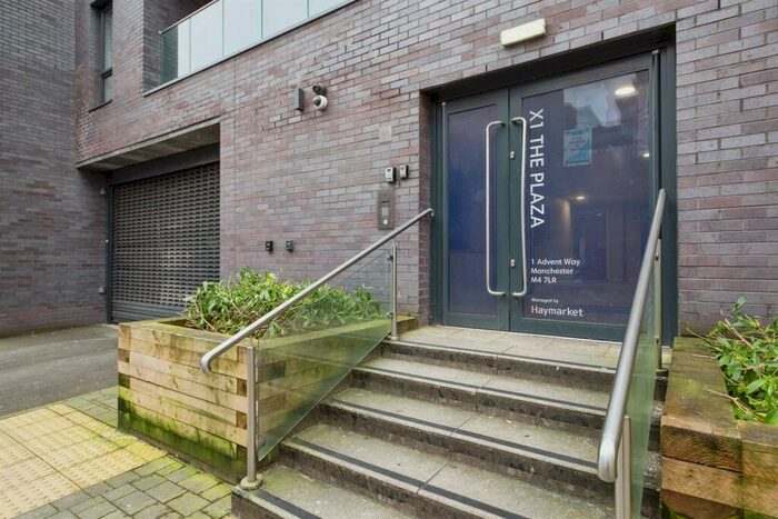 3 Bedroom Flat To Rent In The Plaza, Every Street, M4