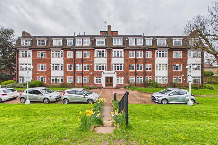2 Bedroom Apartment For Sale In Denmark Hill, London, SE5