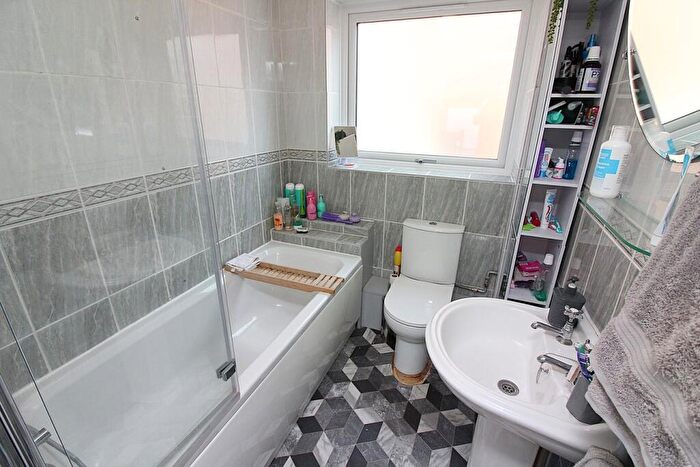 4 Bedroom Detached House For Sale In Astwick Road, Stotfold, Hitchin, SG5