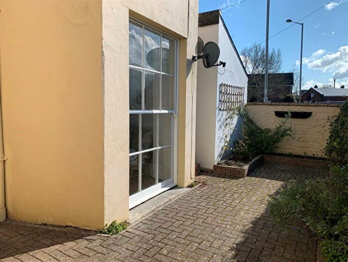1 Bedroom Apartment For Sale In Leigh Road, Wimborne, BH21