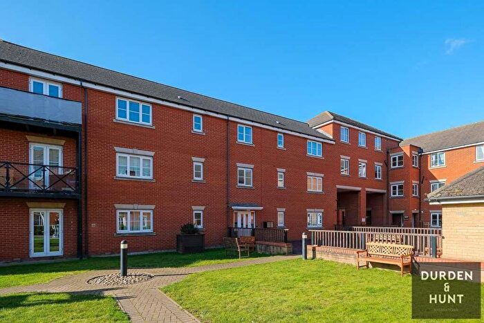 1 Bedroom Apartment To Rent In Fencepiece Road, Oakside Court Fencepiece Road, IG6