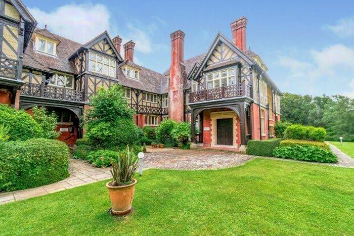 2 Bedroom Flat To Rent In Castle Malwood Lodge, Lyndhurst SO43