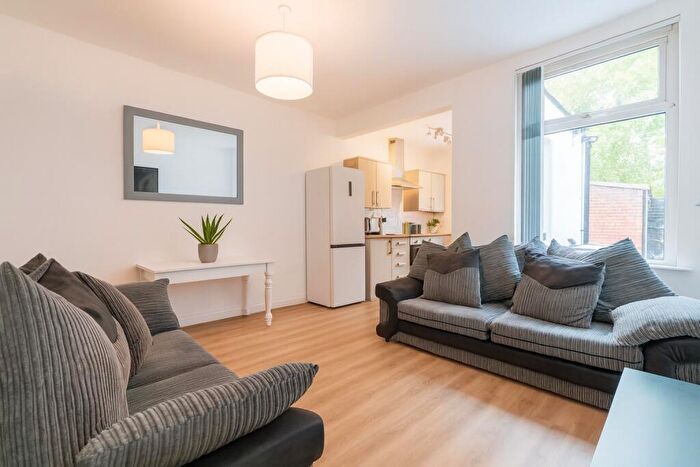 5 Bedroom House To Rent In Clough Road, Sheffield, S1