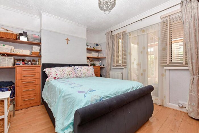 2 Bedroom Semi-Detached Bungalow For Sale In Hallowell Avenue, Beddington, Surrey, CR0