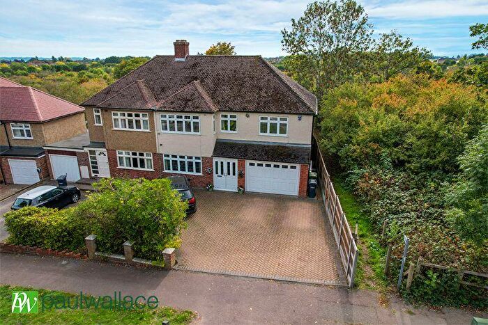 5 Bedroom Semi-Detached House For Sale In Goffs Lane, Goffs Oak, EN7