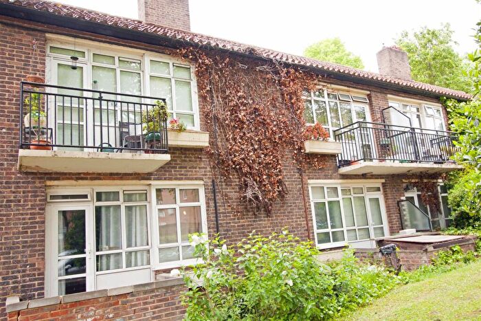 Flat To Rent In Hinchinbrook House, NW6