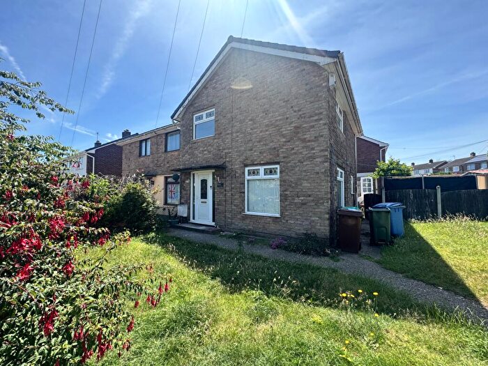 3 Bedroom Semi-Detached House To Rent In Braemar Road, NG19