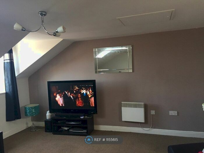 2 Bedroom Flat To Rent In Ashdown Court, Ferrybridge, WF11