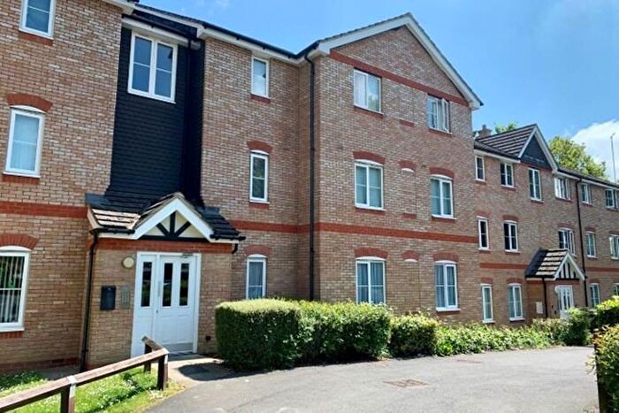 2 Bedroom Flat To Rent In Daneholme Close, Northants, NN11