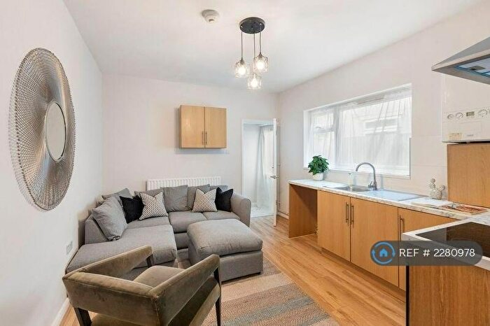 2 Bedroom Flat To Rent In Alliance Road, London, SE18