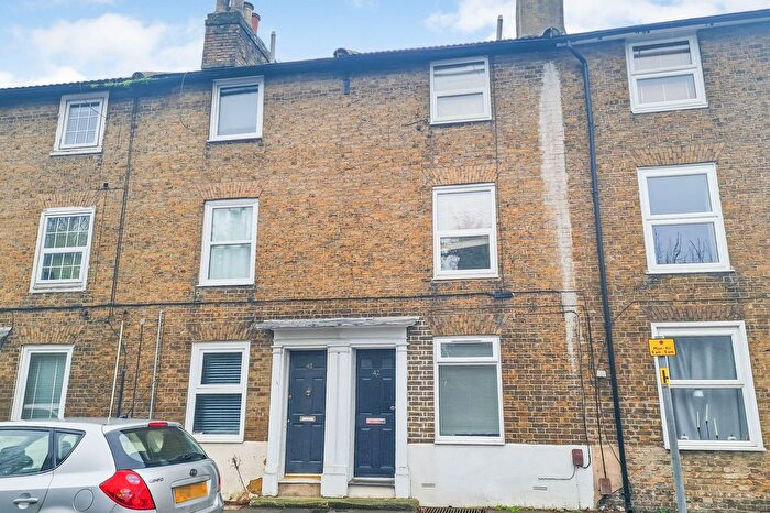 1 Bedroom Flat For Sale In Sandling Road, Maidstone, ME14