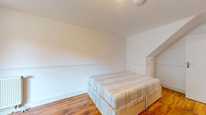 3 Bedroom Flat To Rent In Dartmouth Close, London, W11