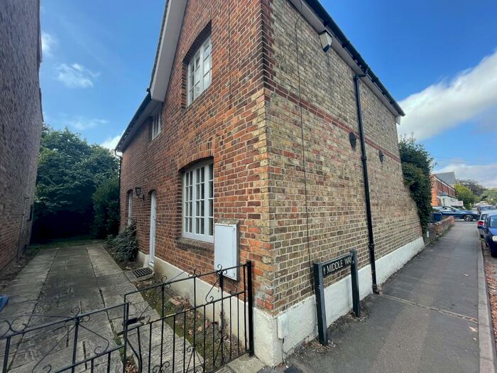 3 Bedroom Semi-Detached House To Rent In Middle Way, Oxford, OX2