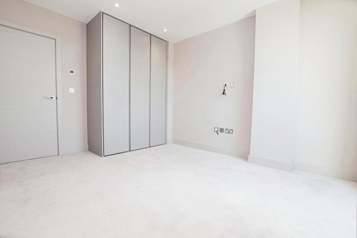 2 Bedroom Flat To Rent In Picton Street Camberwell, SE5