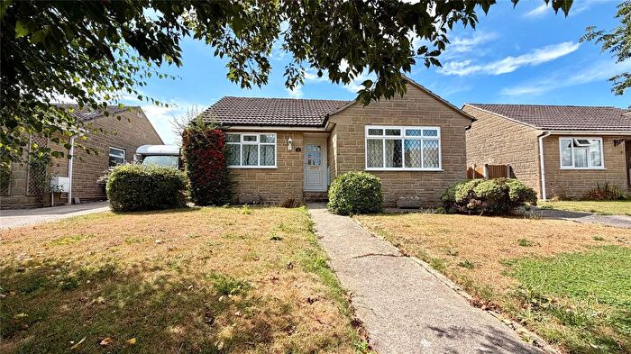 2 Bedroom Bungalow For Sale In Beaufort Gardens, South Petherton, Somerset, TA13