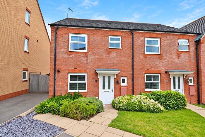 3 Bedroom End Of Terrace House To Rent In Walkers Way, Roade, Northamptonshire, NN7