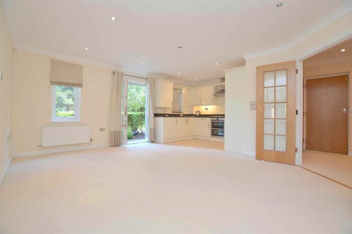 2 Bedroom Flat To Rent In Symeon Place, Caversham, Reading RG4