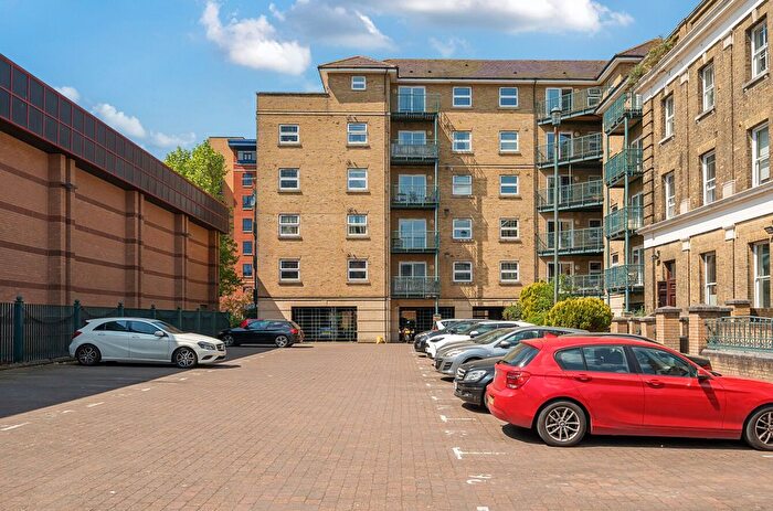 2 Bedroom Maisonette To Rent In Canute Road, Southampton, Hampshire, SO14