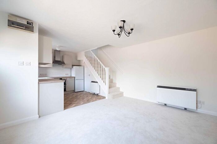 1 Bedroom Terraced House For Sale In Littlebrook Avenue, Slough, SL2