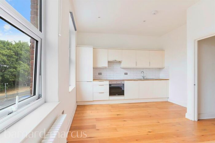 1 Bedroom Apartment To Rent In East Street, Epsom, KT17