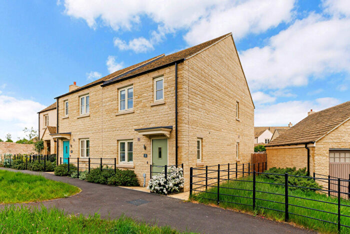 3 Bedroom Semi-Detached House For Sale In Dearnley Close, Tetbury, GL8