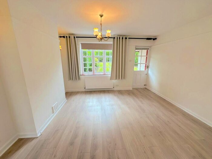 2 Bedroom Semi-Detached House To Rent In Willifield Way, London, NW11