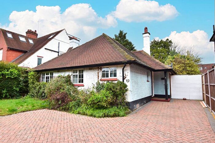3 Bedroom Detached Bungalow For Sale In Hempstead Road, Watford, WD17