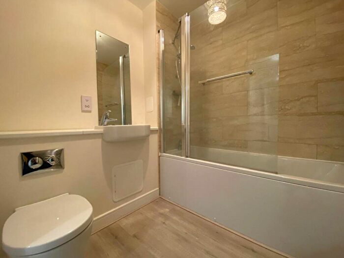 2 Bedroom Apartment To Rent In Fleming Place, Bracknell, Berkshire, RG12