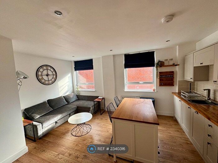 2 Bedroom Flat To Rent In Gooseberry Lane, Ringwood, BH24